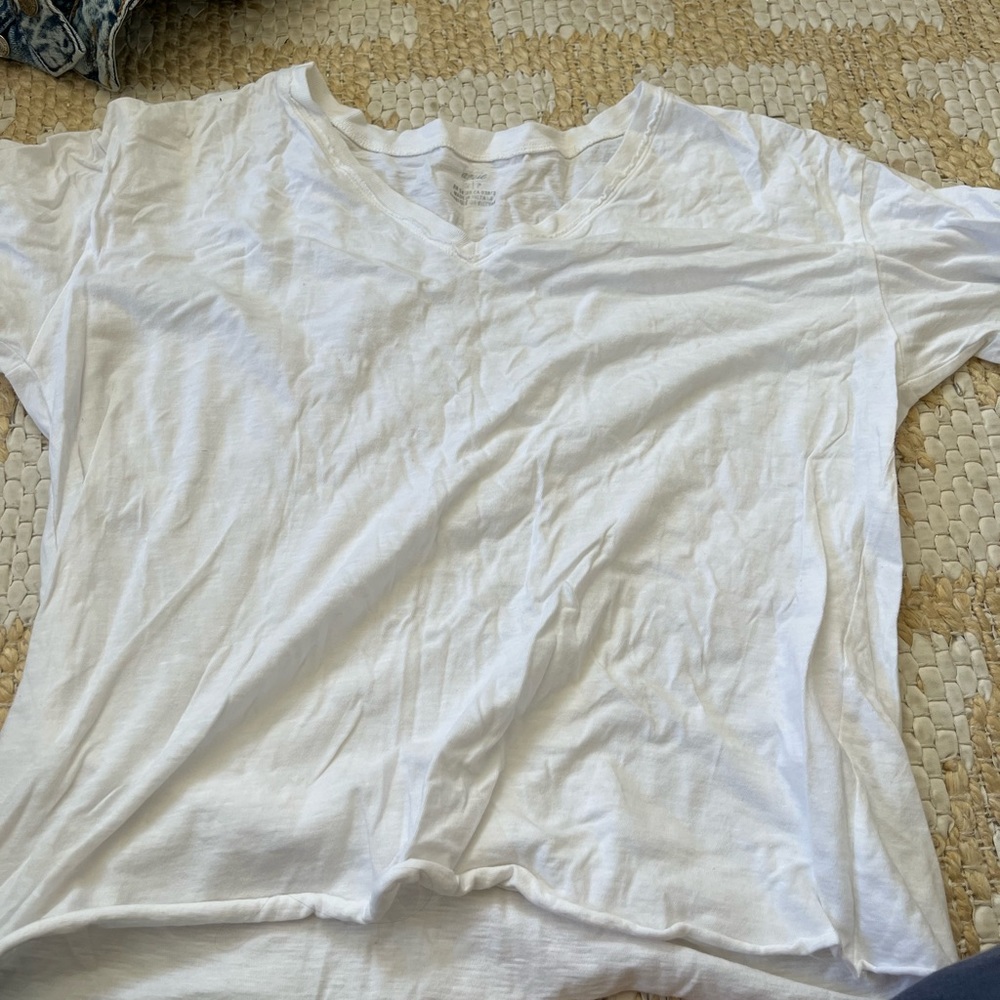 Plain white v neck Arie super soft